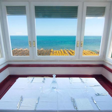 Hotel Nettuno เปซาโร ภายนอก รูปภาพ