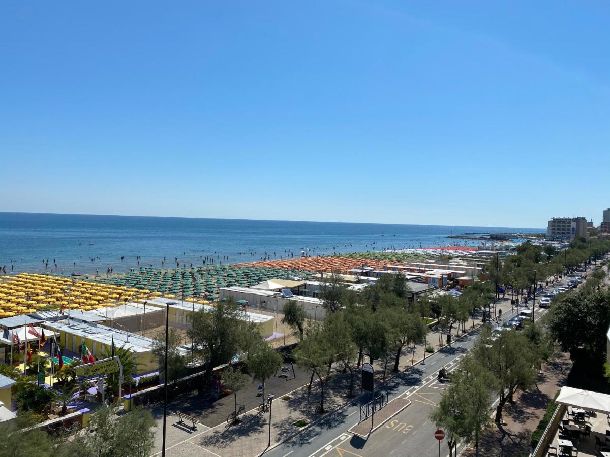 Hotel Nettuno เปซาโร ภายนอก รูปภาพ
