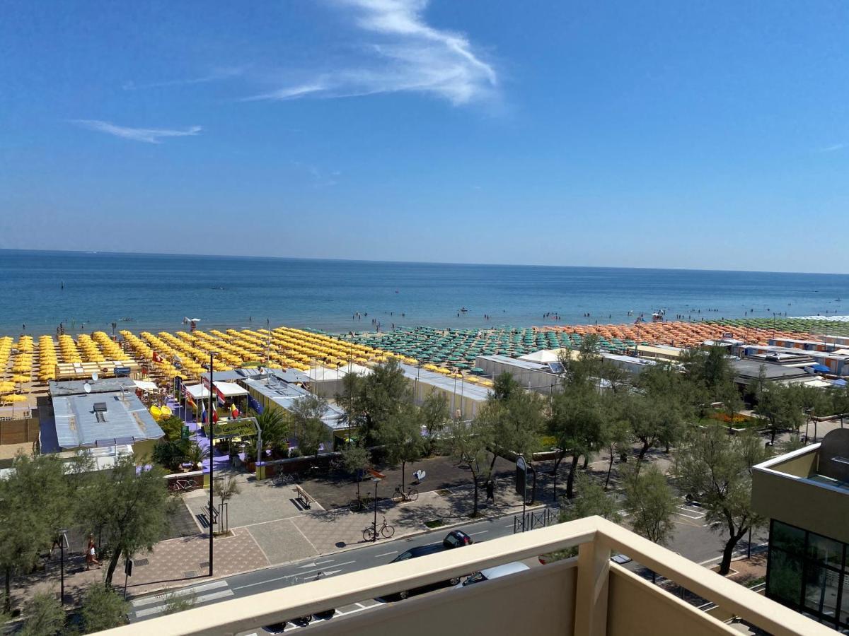 Hotel Nettuno เปซาโร ภายนอก รูปภาพ