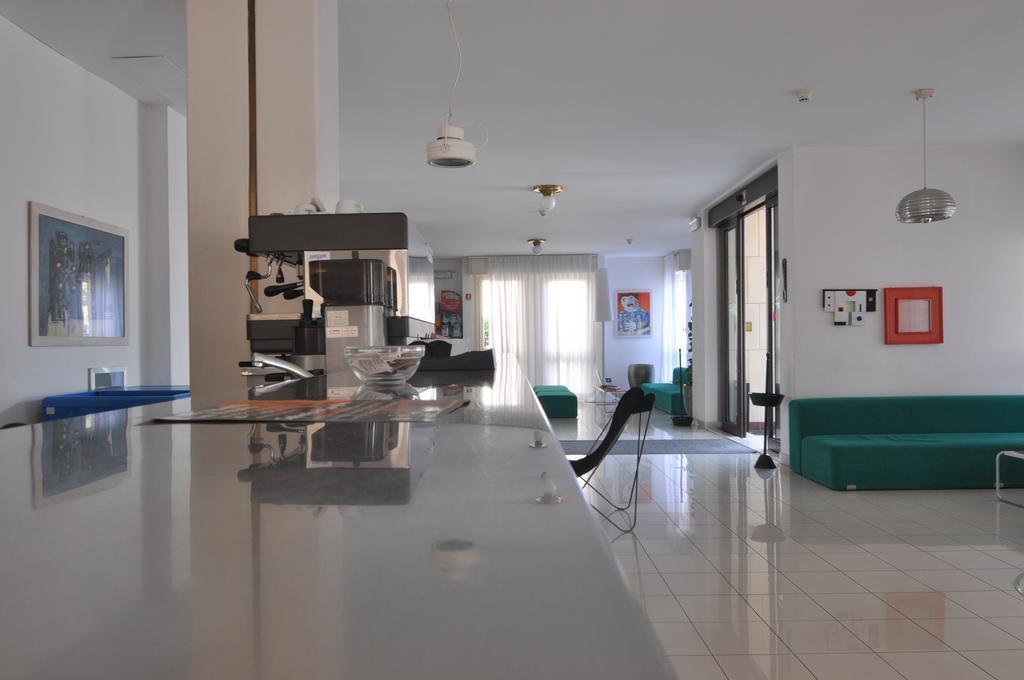 Hotel Nettuno เปซาโร ภายนอก รูปภาพ