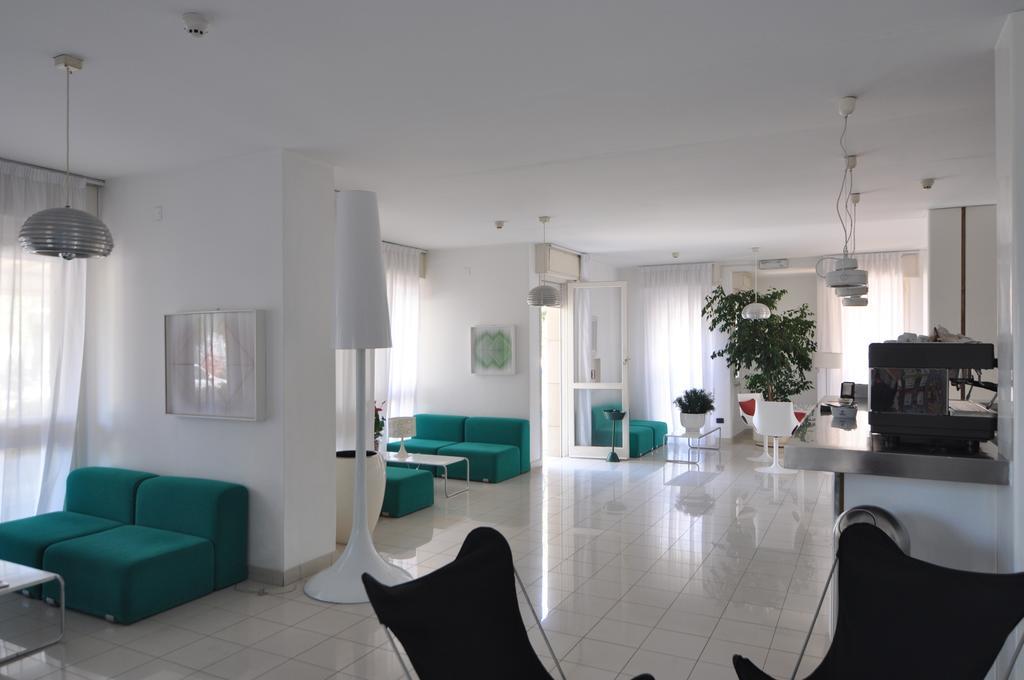 Hotel Nettuno เปซาโร ภายนอก รูปภาพ