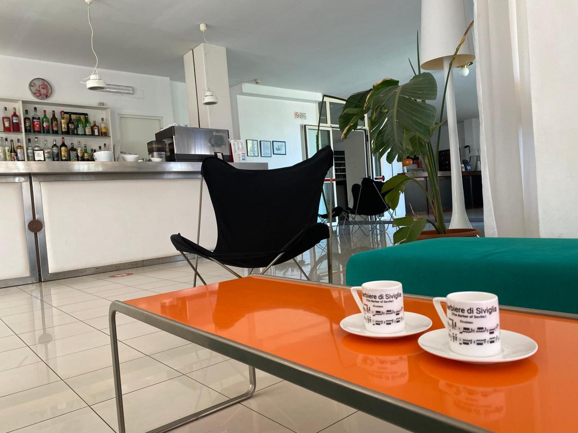 Hotel Nettuno เปซาโร ภายนอก รูปภาพ