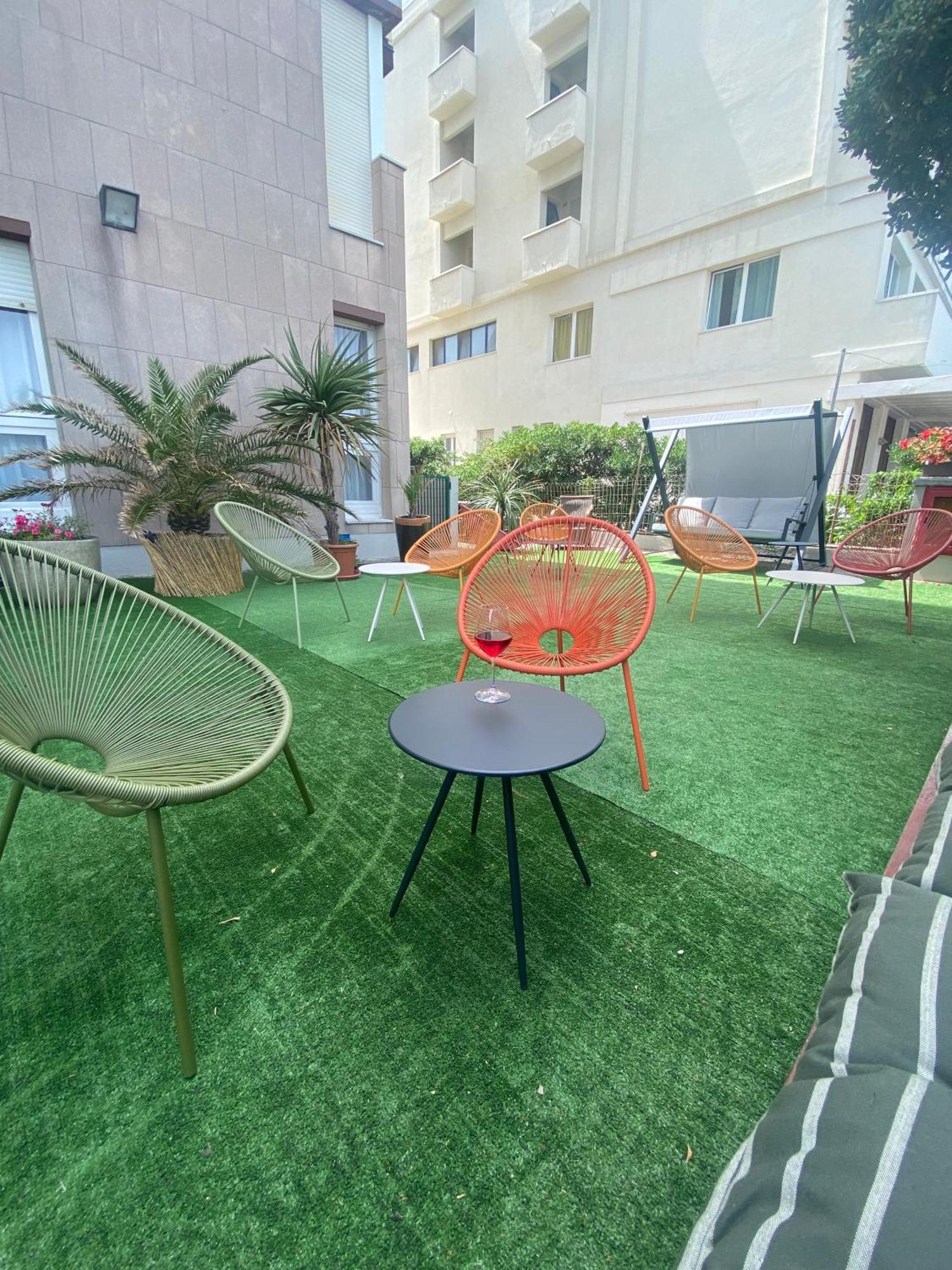 Hotel Nettuno เปซาโร ภายนอก รูปภาพ