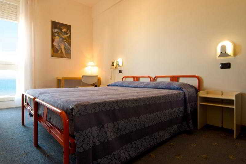 Hotel Nettuno เปซาโร ภายนอก รูปภาพ