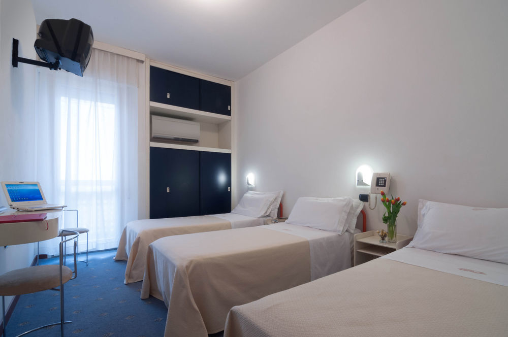 Hotel Nettuno เปซาโร ภายนอก รูปภาพ