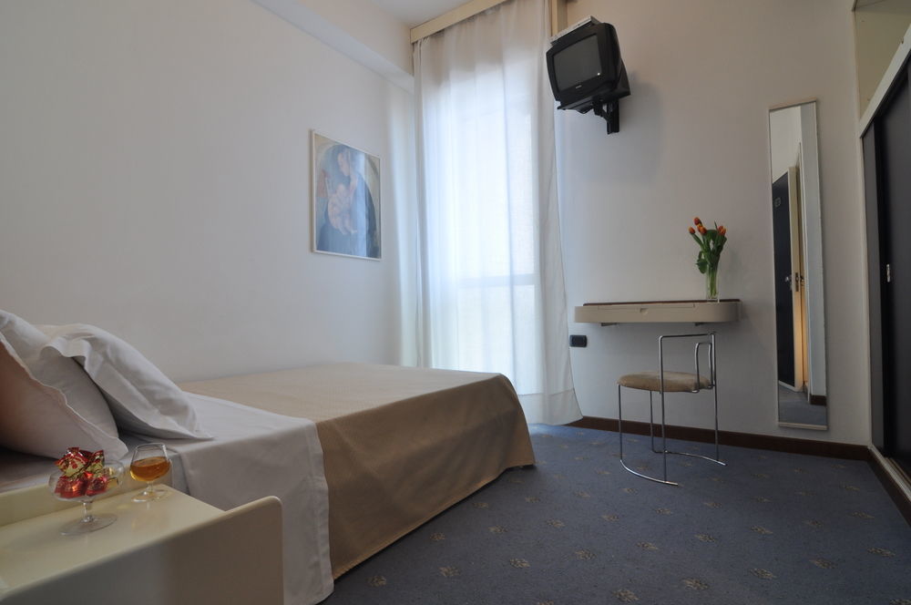 Hotel Nettuno เปซาโร ภายนอก รูปภาพ