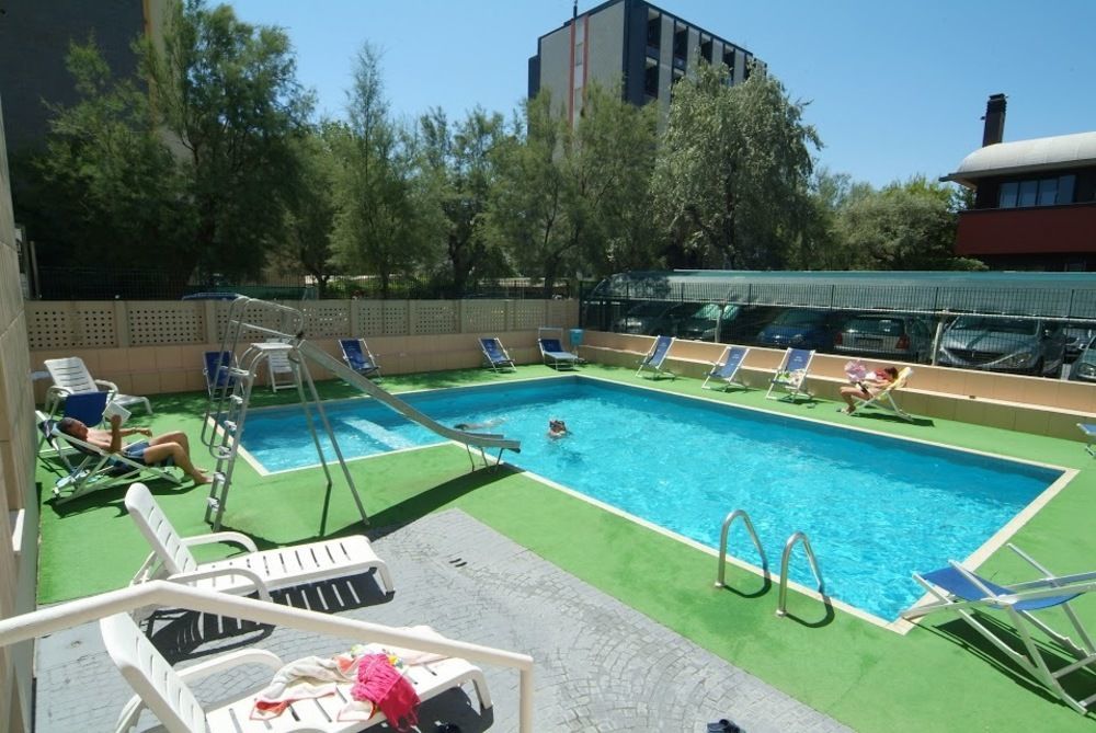 Hotel Nettuno เปซาโร ภายนอก รูปภาพ
