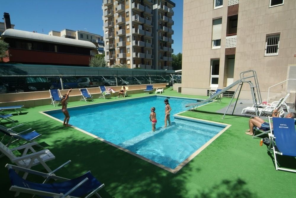 Hotel Nettuno เปซาโร ภายนอก รูปภาพ