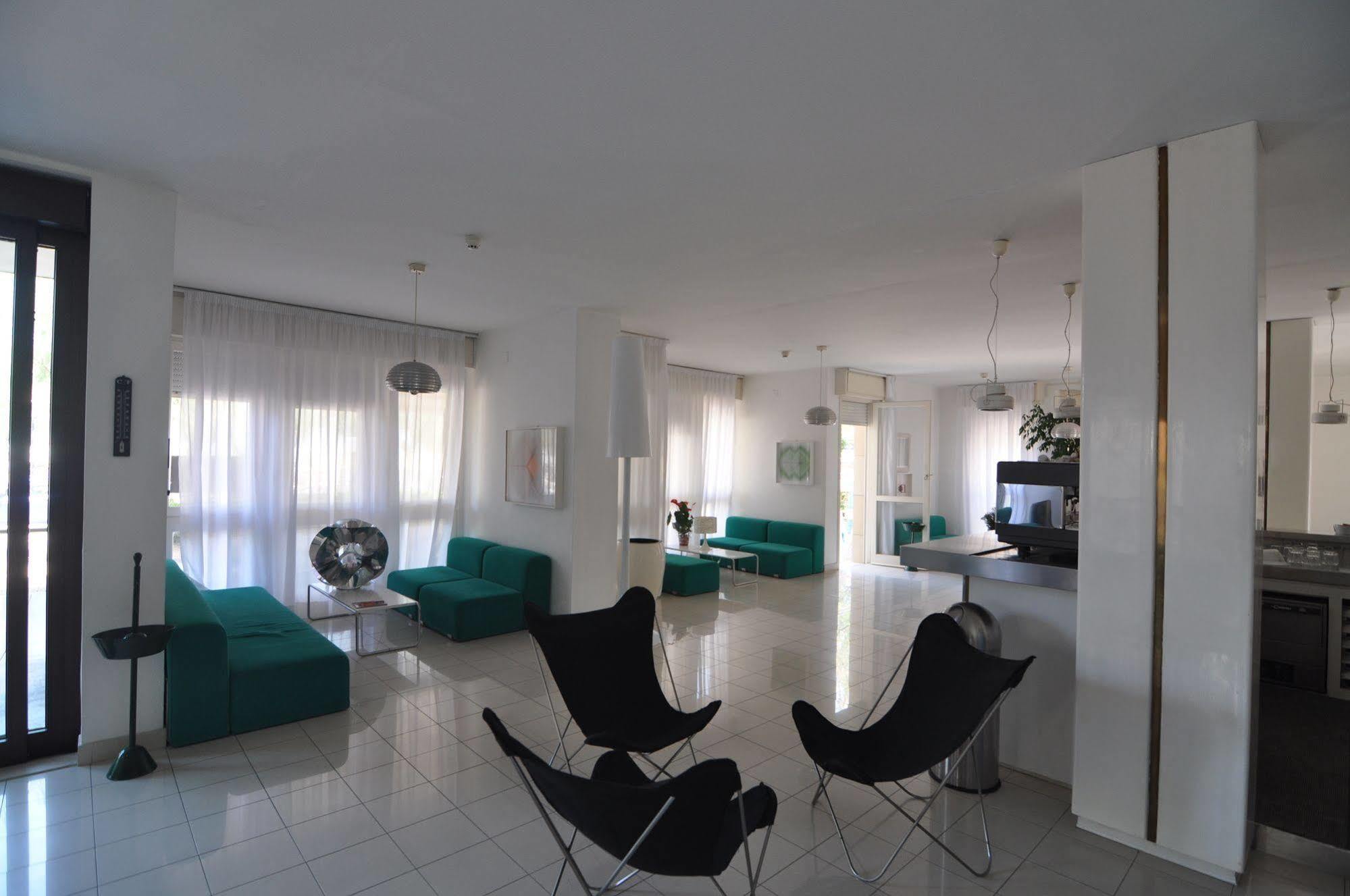 Hotel Nettuno เปซาโร ภายนอก รูปภาพ