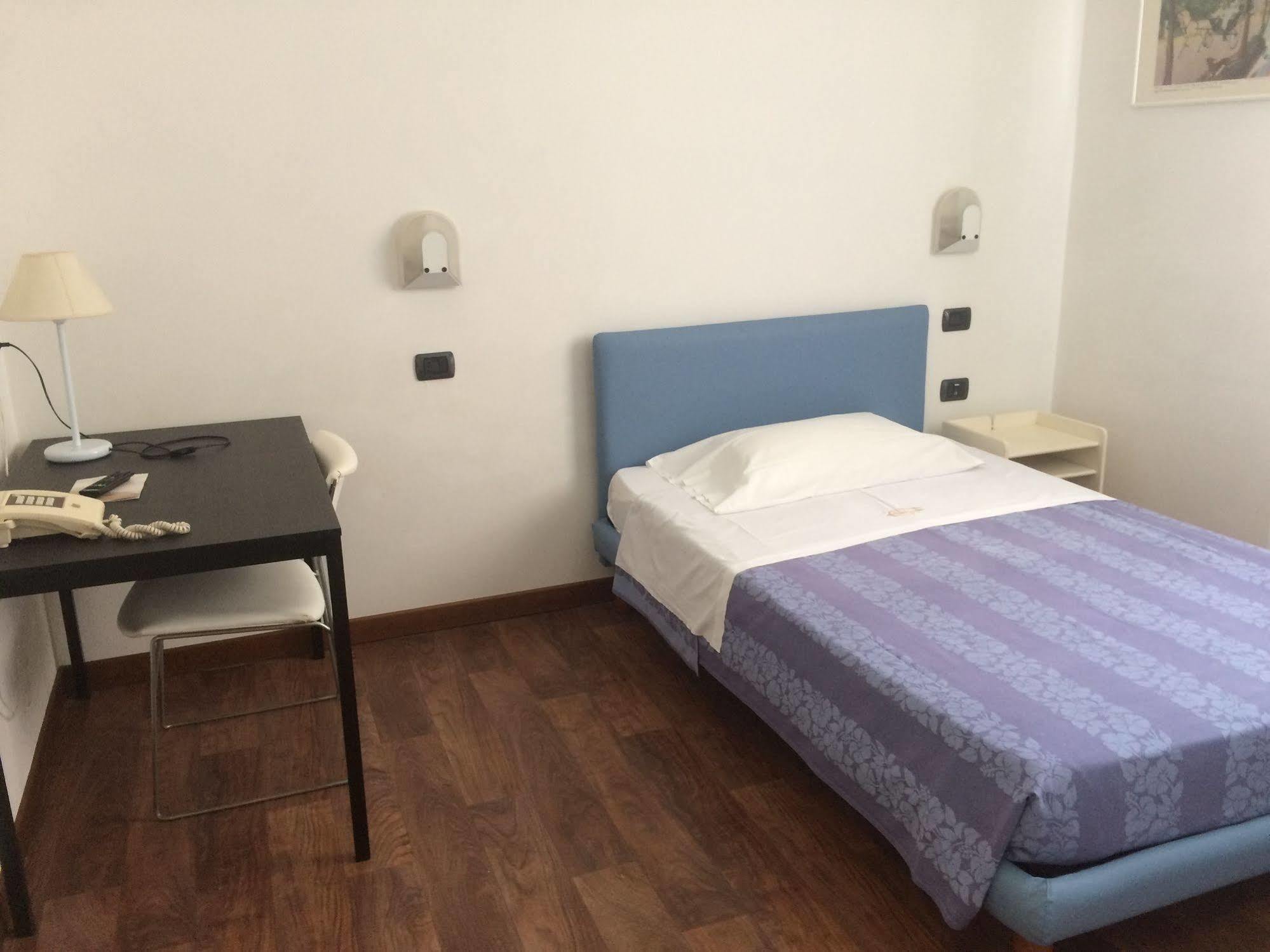 Hotel Nettuno เปซาโร ภายนอก รูปภาพ