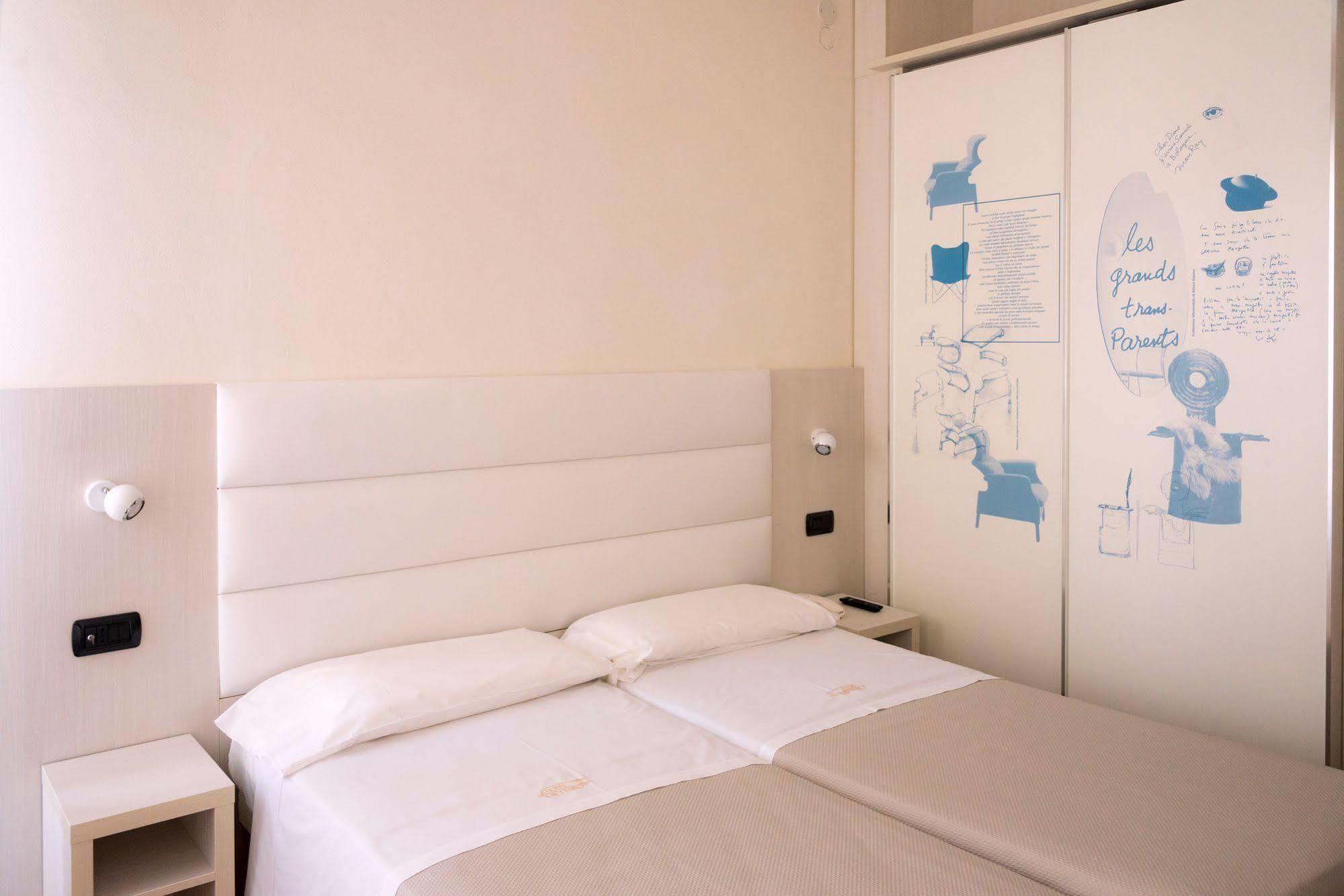 Hotel Nettuno เปซาโร ภายนอก รูปภาพ