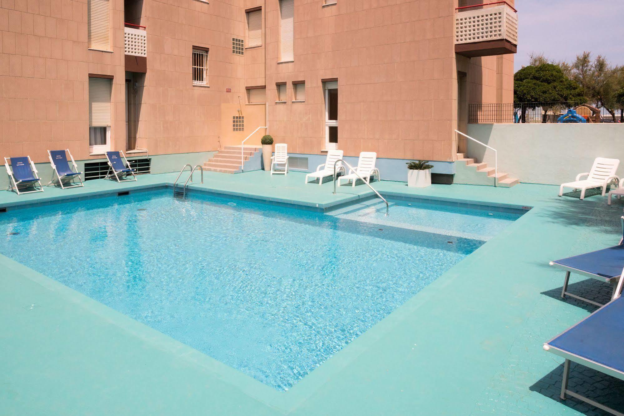 Hotel Nettuno เปซาโร ภายนอก รูปภาพ