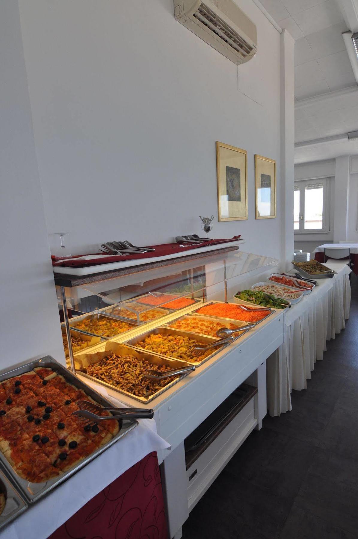 Hotel Nettuno เปซาโร ภายนอก รูปภาพ