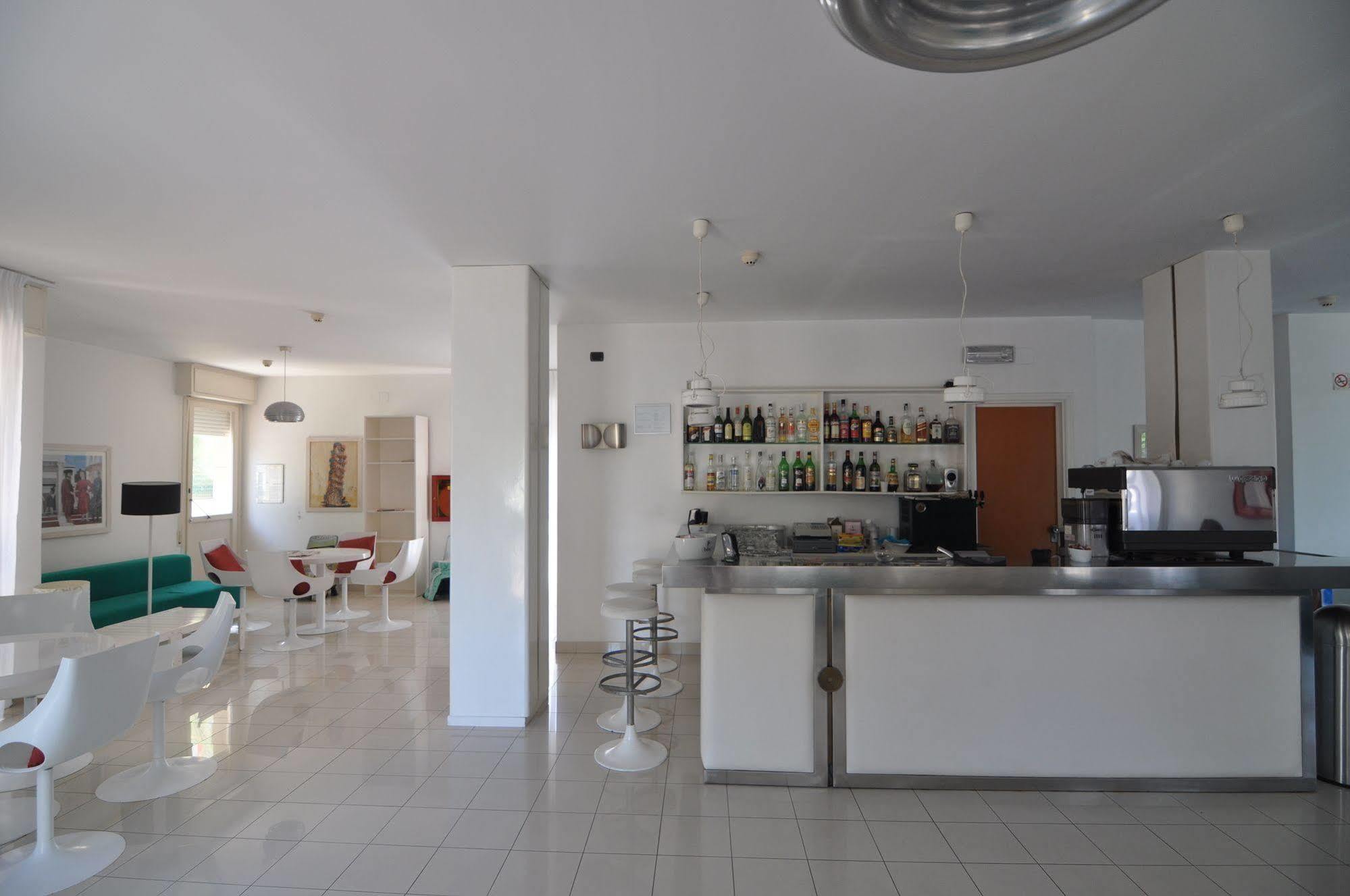 Hotel Nettuno เปซาโร ภายนอก รูปภาพ
