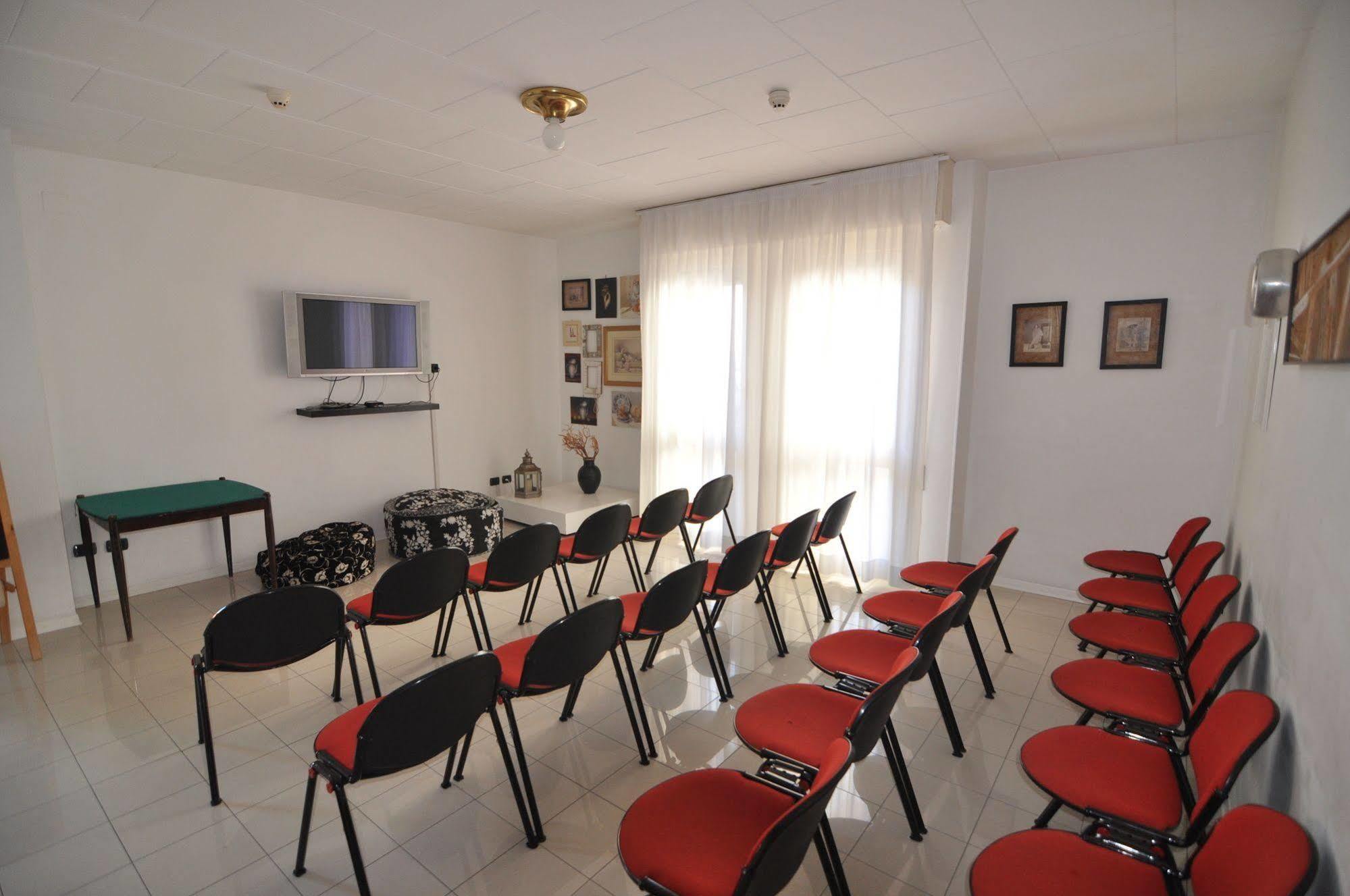 Hotel Nettuno เปซาโร ภายนอก รูปภาพ
