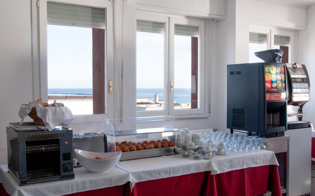 Hotel Nettuno เปซาโร ภายนอก รูปภาพ