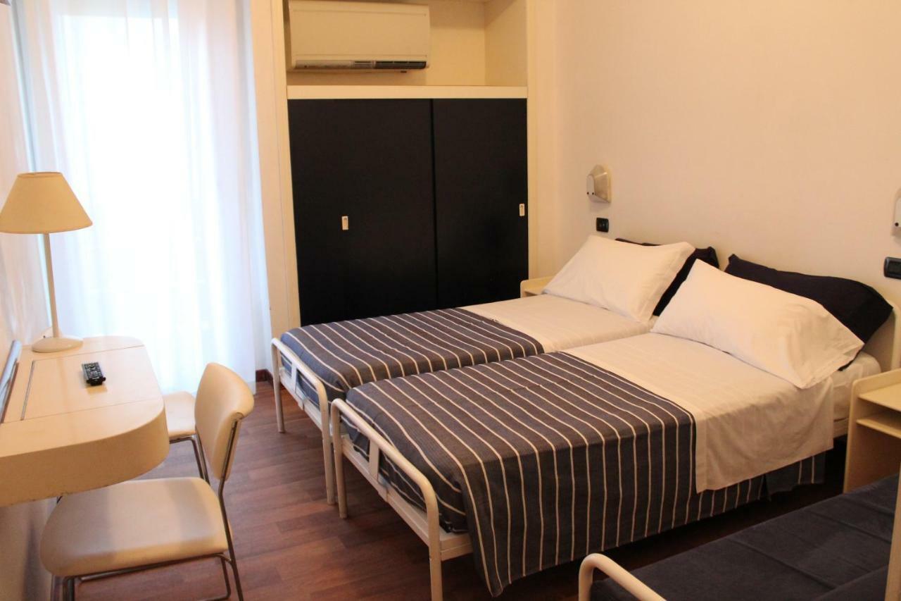 Hotel Nettuno เปซาโร ภายนอก รูปภาพ