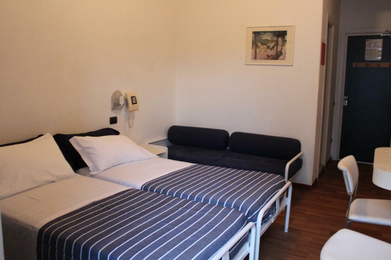 Hotel Nettuno เปซาโร ภายนอก รูปภาพ