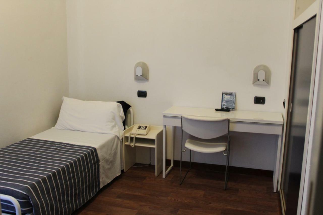 Hotel Nettuno เปซาโร ภายนอก รูปภาพ